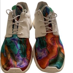 Nike rohshe running shoes. Good condition.
